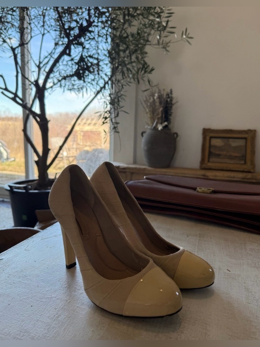 Vintage Leather BCBG Beige Cream Heels Shoes - Women’s 7.5
